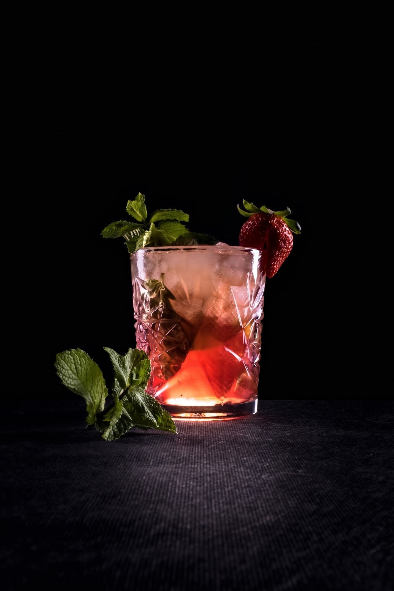 Cocktail rafraîchissant préparé par notre barman à domicile pour une réception de mariage